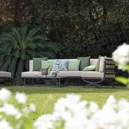 Maison D'enri Bed and Breakfast 4*