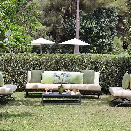 Maison D'enri Bed and Breakfast 4*