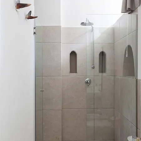 Maison D'enri לינה וארוחת בוקר 4*